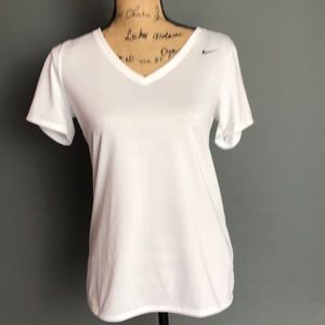 The Nike Tee - Athletic Cut DRI-Fit white M